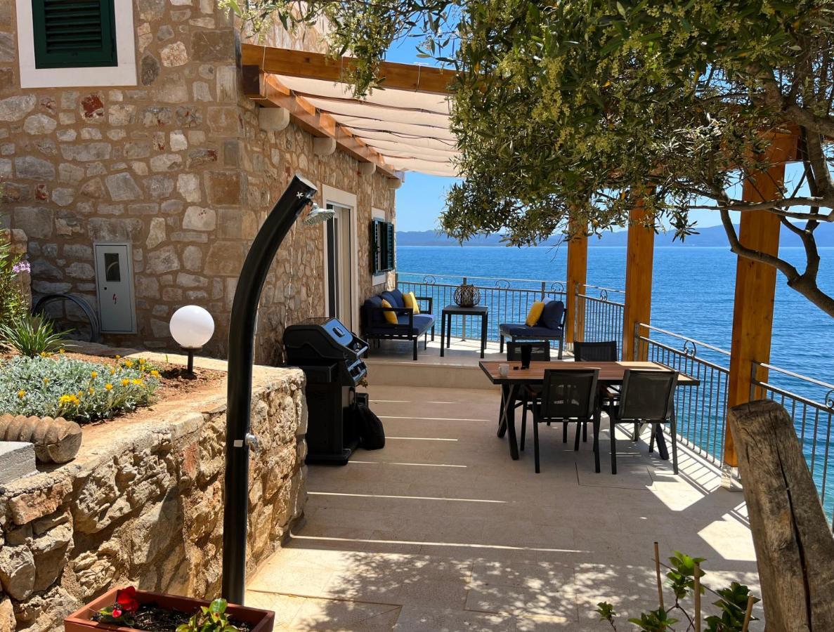 Seaside Cottage Maslina Gdinj Bagian luar foto